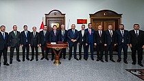 Bakan Valiliğe geldi