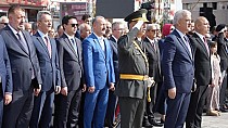 Çelenk bıraktılar
