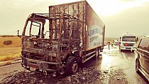 Nakliye kamyonu yandı - haberi