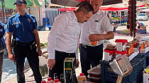 PAZARI GEZDİ